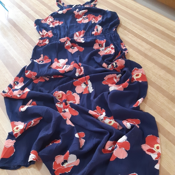 Reitmans Dresses & Skirts - Reitmans Floral Maxi Dress